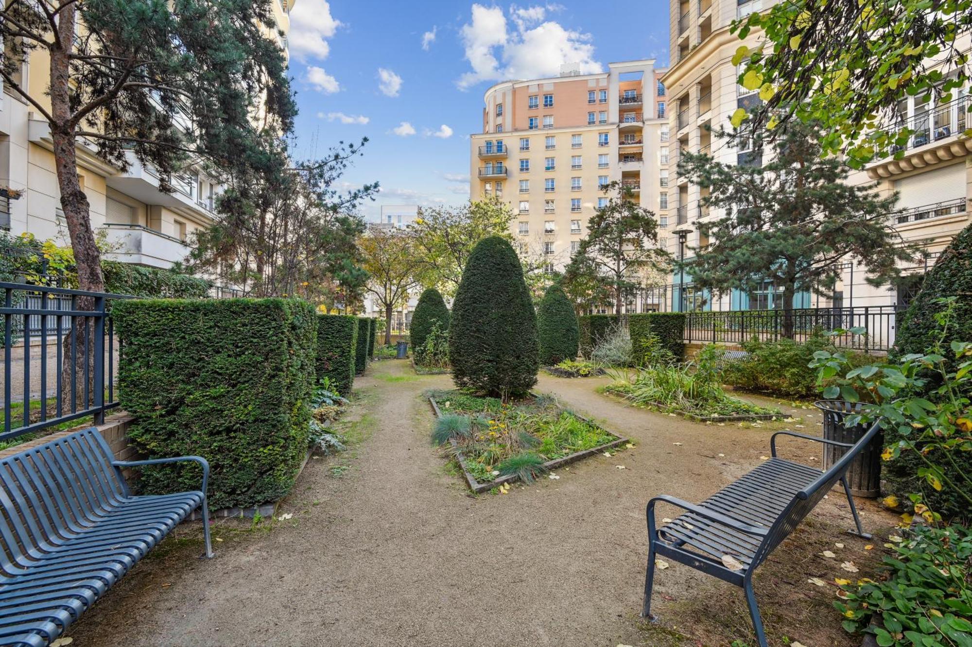 Premium And Spacious With Terrace And Parking * Courbevoie