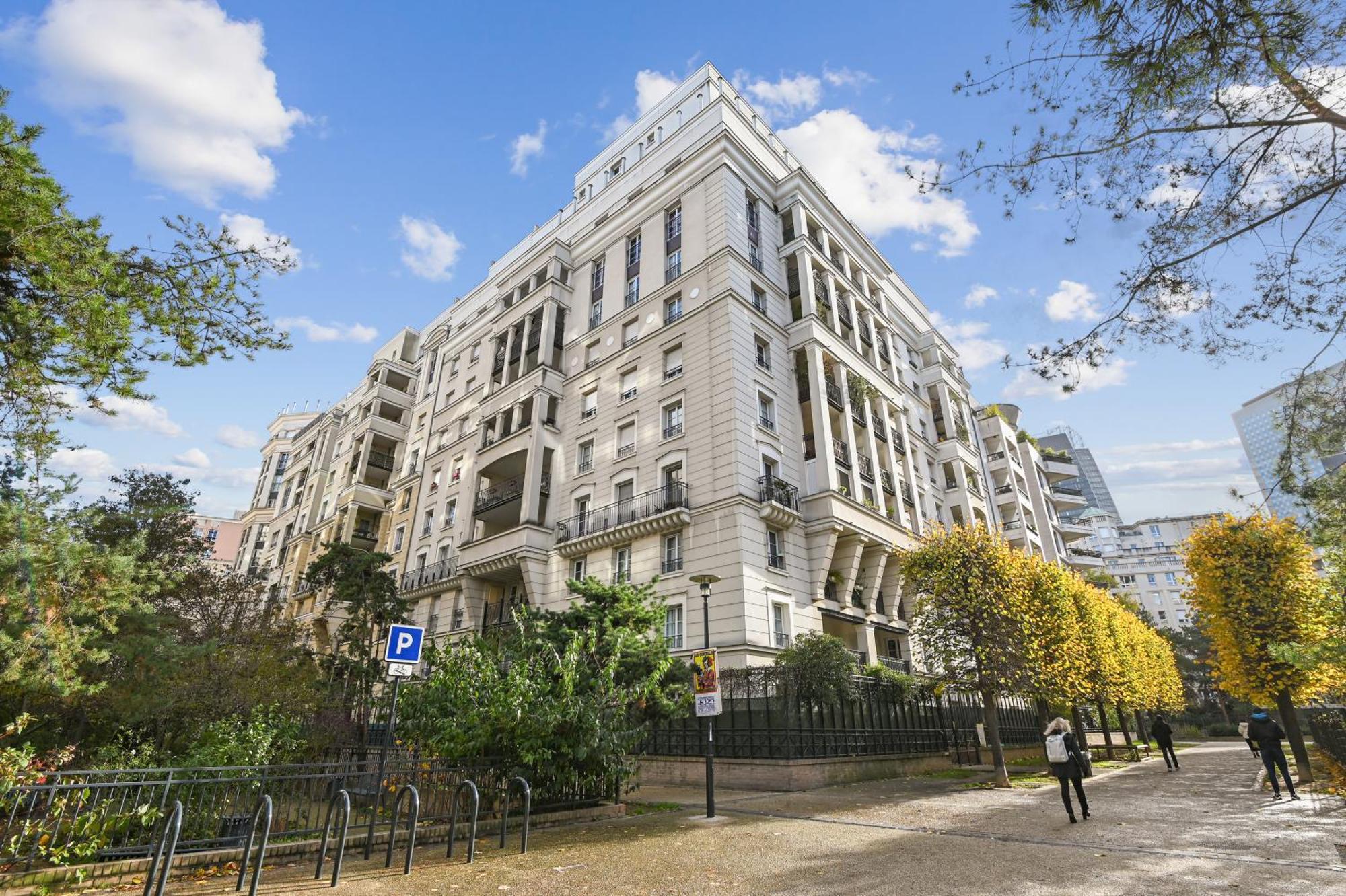 Premium And Spacious With Terrace And Parking Appartement